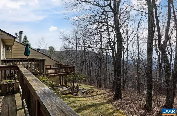 Wintergreen, VA 22967,610 WHITE OAK DR