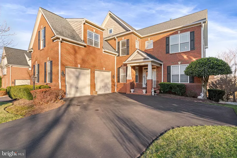 8705 FLOWERING DOGWOOD LN, Lorton, VA 22079