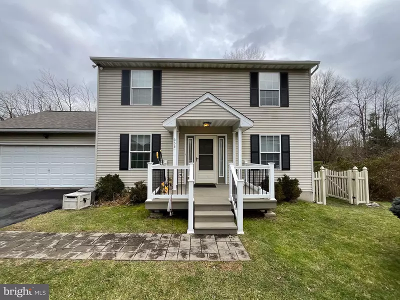 633 S 9TH ST, Perkasie, PA 18944