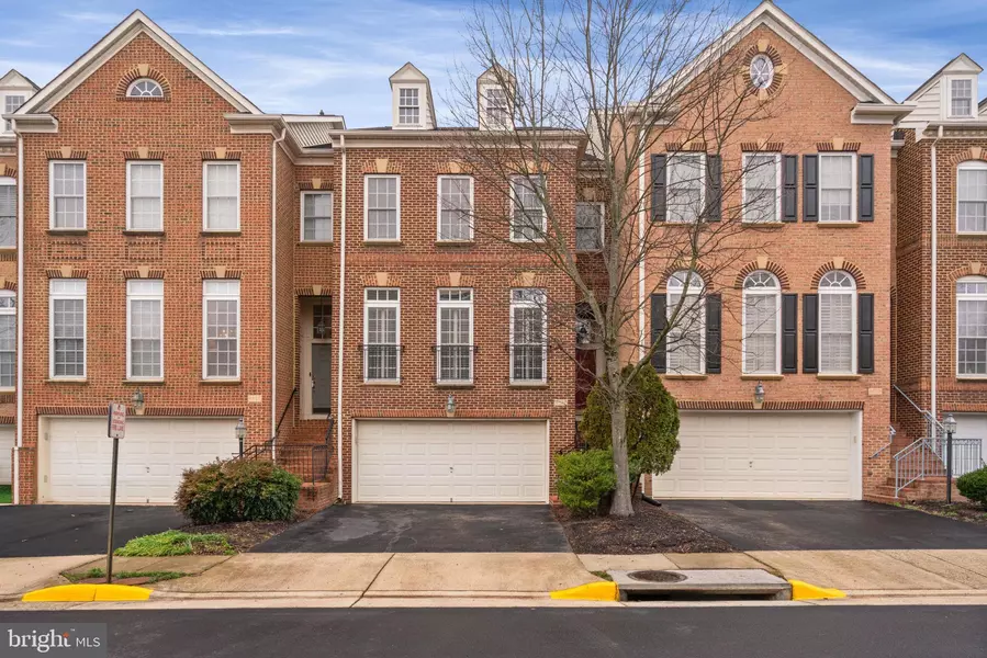 4078 WALNUT COVE CIR, Fairfax, VA 22033