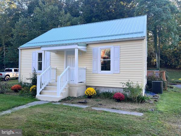 38 BISER ST, Berkeley Springs, WV 25411