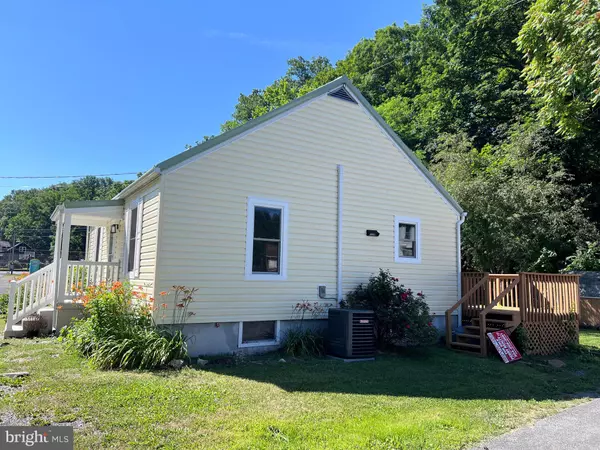 Berkeley Springs, WV 25411,38 BISER ST