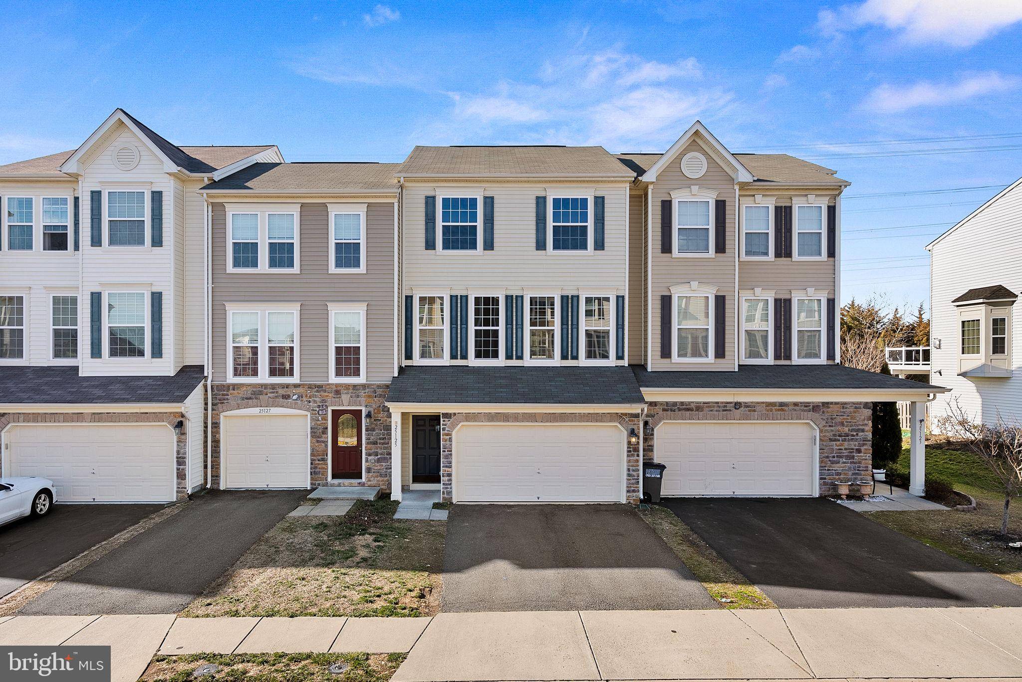 Homes for sale 25125 SWEET MYRTLE SQ, Aldie, VA 20105 MLSVALO2...