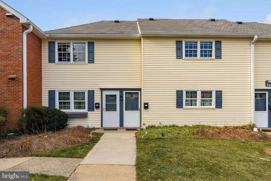 306 YARDLEY CMNS, Yardley, PA 19067