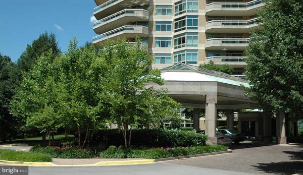 Chevy Chase, MD 20815,5610 WISCONSIN AVE #208