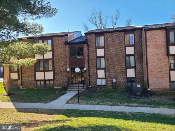 9731 KINGS CROWN CT #102, Fairfax, VA 22031