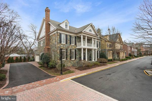 Mclean, VA 22101,7205 FARM MEADOW CT