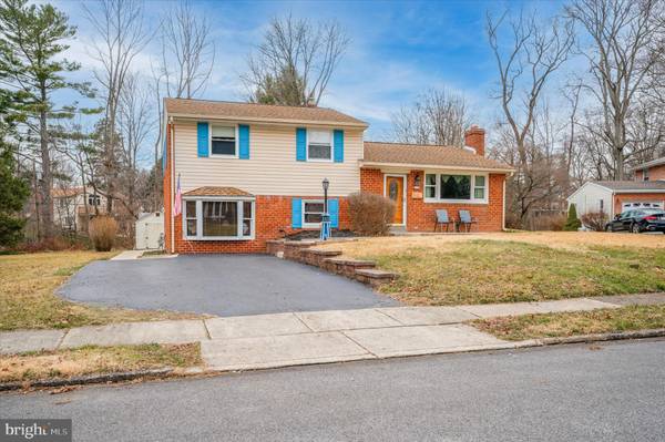 18 GROVE LN, Broomall, PA 19008