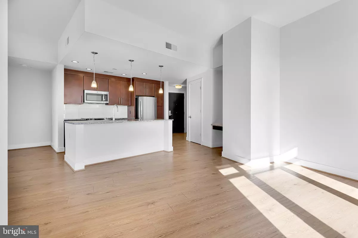 Washington, DC 20003,880 NEW JERSEY AVE SE #1 BR INTERIOR UNIT