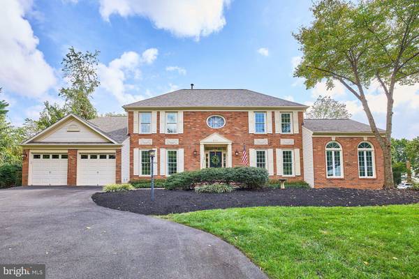 6101 FOX RUN, Fairfax, VA 22030