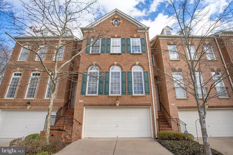 7044 MUNDY POINT CT, Fort Belvoir, VA 22060
