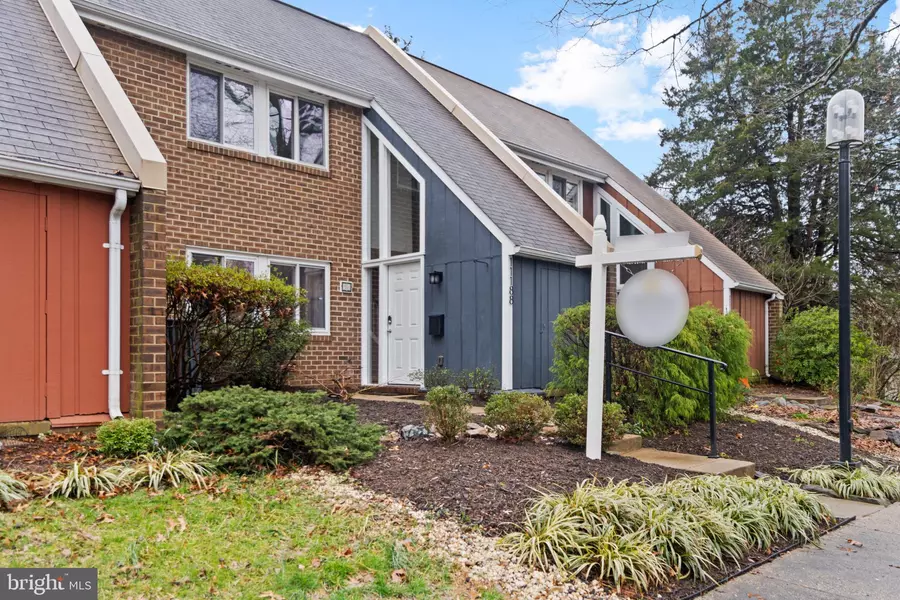 11188 FOREST EDGE DR, Reston, VA 20190