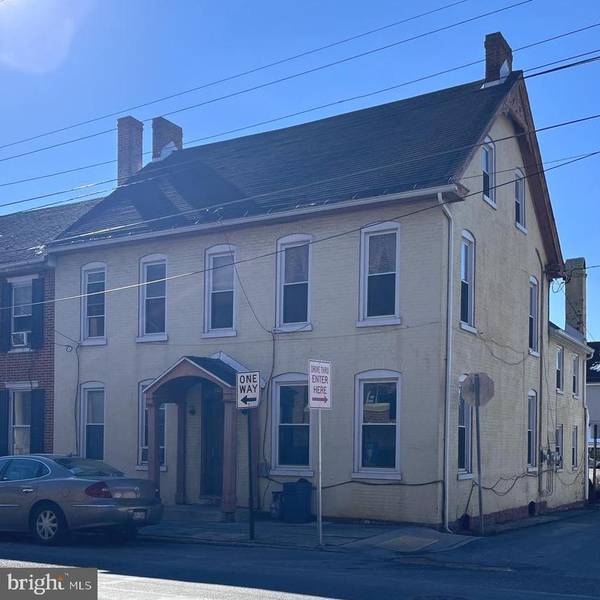 248 QUEEN ST E, Chambersburg, PA 17201