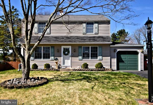 42 WOODLAWN RD, Warminster, PA 18974