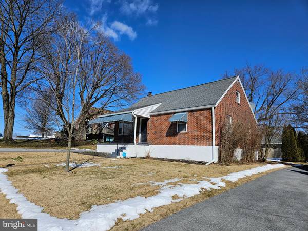 2041 DENNIS DR, Reading, PA 19601