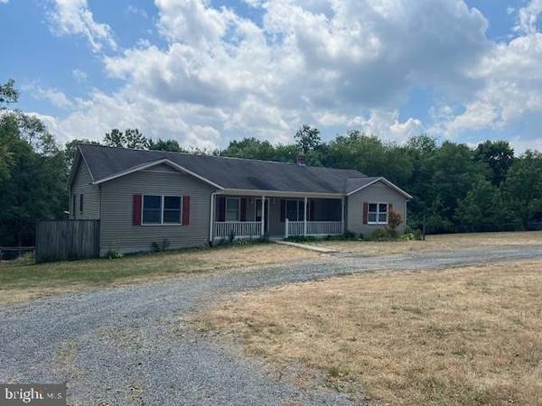 650 MAWANI VILLAGE LN, Berkeley Springs, WV 25411