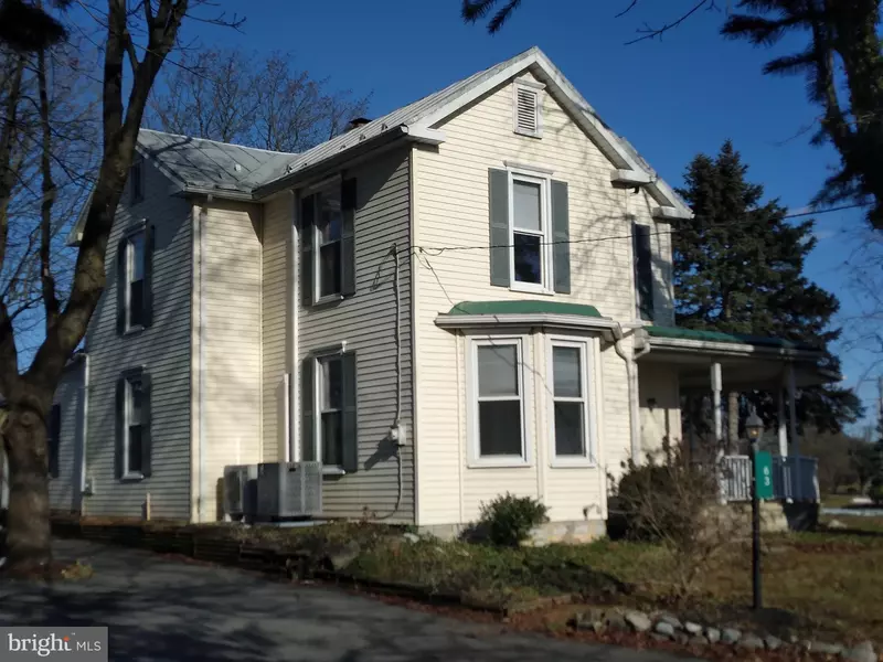 63 E MAIN ST, Carlisle, PA 17015