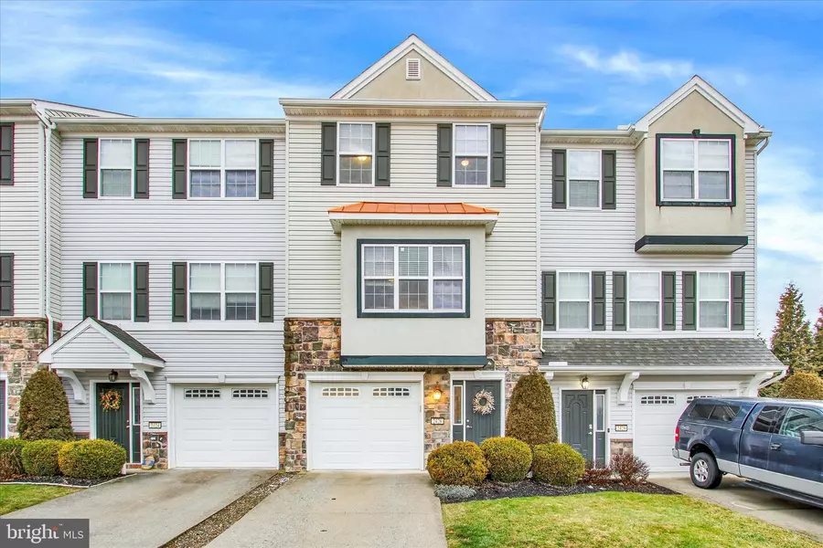 2426 SCHULTZ WAY, York, PA 17402