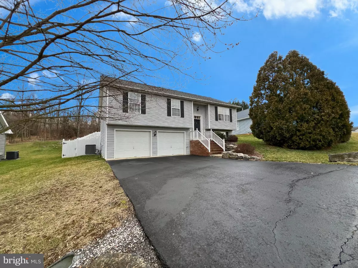 Martinsburg, WV 25401,607 ARTISAN WAY