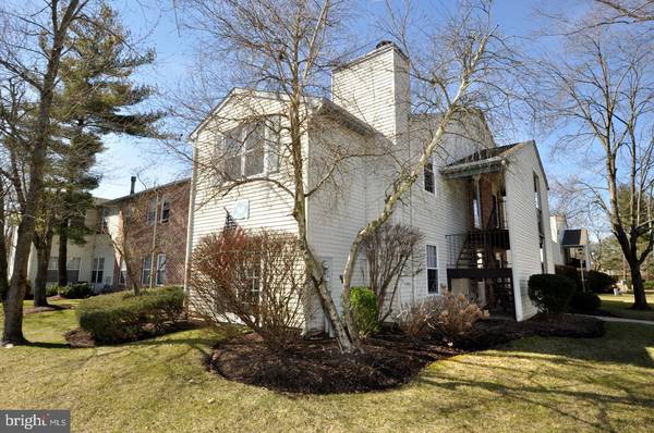 74 CENTER LN #B, Mount Laurel, NJ 08054