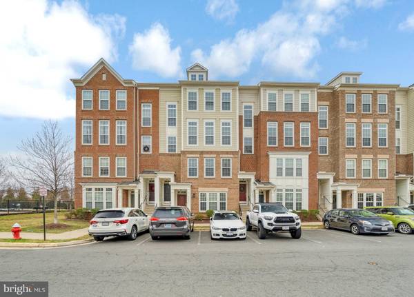 43611 HELMSDALE TER, Chantilly, VA 20152