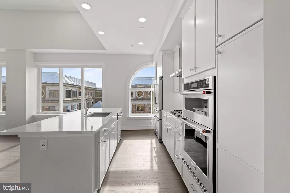 Alexandria, VA 22314,625 SLATERS LN #407