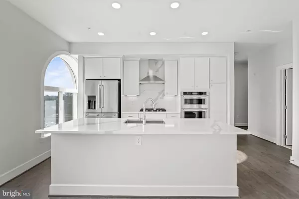 Alexandria, VA 22314,625 SLATERS LN #407