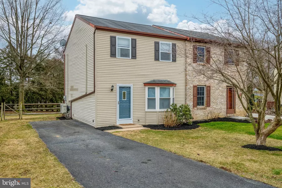 608 BERNHARD AVE, Mount Joy, PA 17552