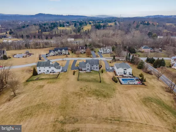 Lewisberry, PA 17339,96 FOXFIRE LN