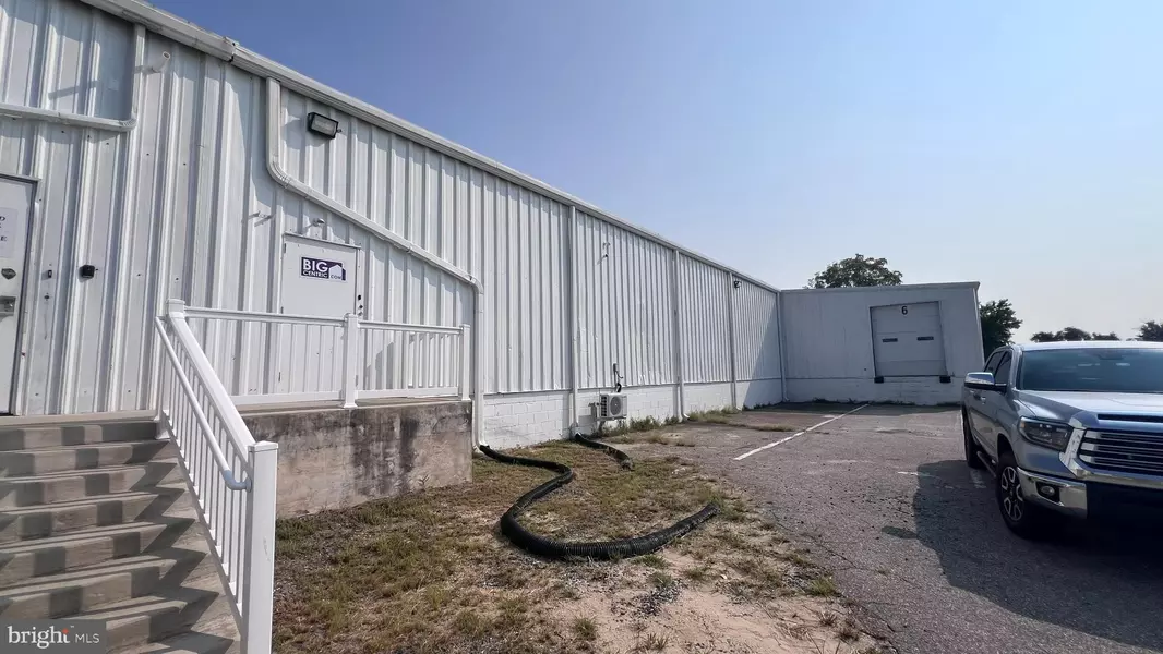 8 NE SALEVAN PL, Milford, DE 19963