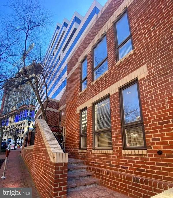 Bethesda, MD 20814,4814 HAMPDEN LN #R-2