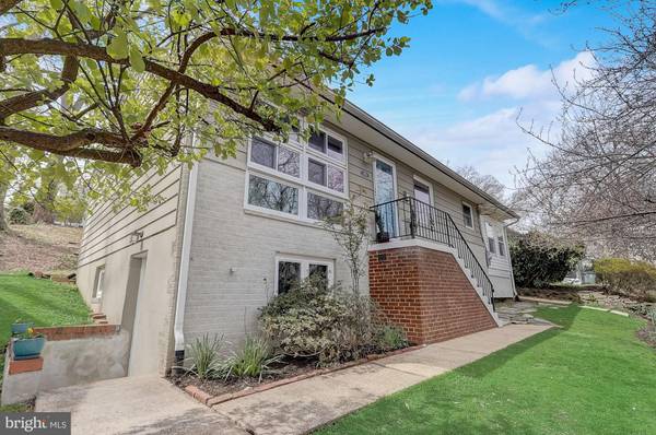 870 N ARLINGTON MILL DR, Arlington, VA 22205