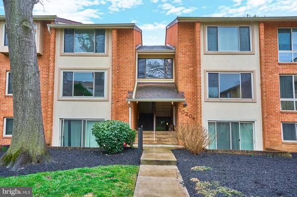 10204 BUSHMAN DR #304, Oakton, VA 22124