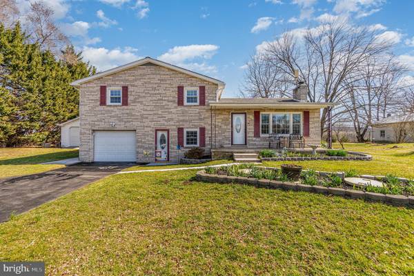 2061 STOVERSTOWN RD, Spring Grove, PA 17362