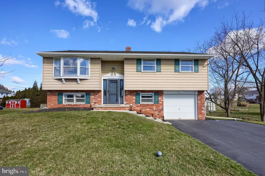 453 WHITMAN DR, Lancaster, PA 17601