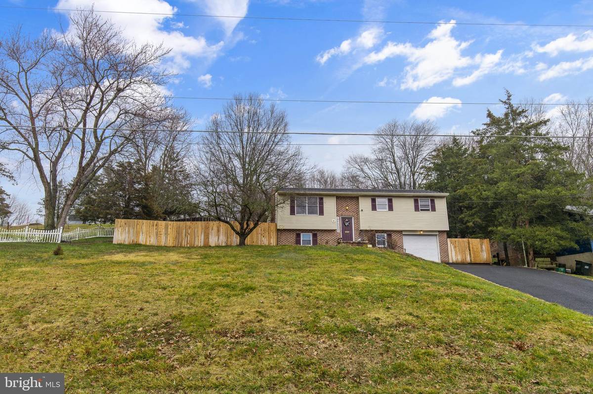 Manheim, PA 17545,989 WHITE OAK RD