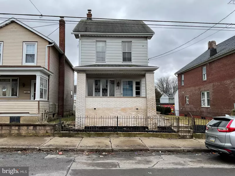 118 E GREEN ST, West Hazleton, PA 18202