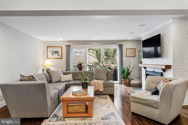 22 E CLOSE Moorestown, NJ 08057