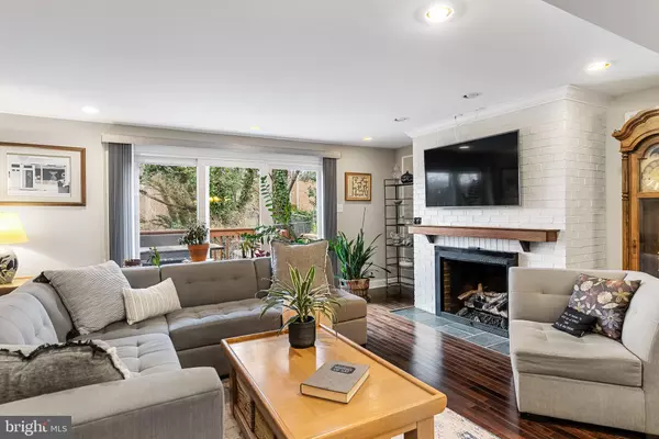 22 E CLOSE Moorestown, NJ 08057