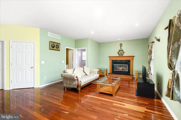 Hightstown, NJ 08520,411 GRANT AVE