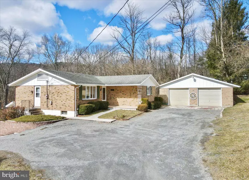 110 PEACH ALY, Lehighton, PA 18235