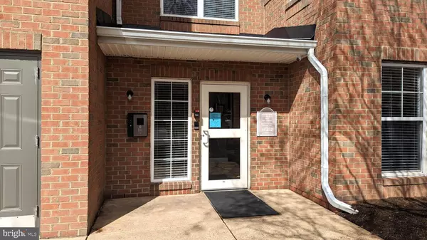 Chantilly, VA 20151,3810 LIGHTFOOT ST #309