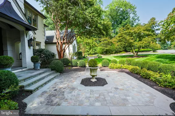 1231 TOTTENHAM CT Reston, VA 20194