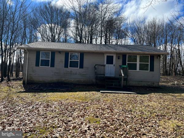 1108 SUNSIDE RD, Long Pond, PA 18334