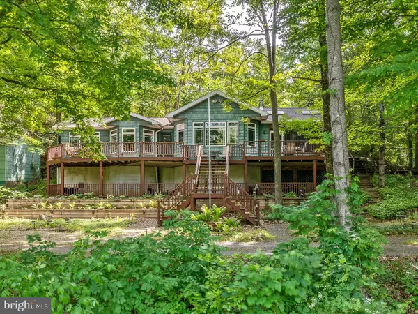 Great Cacapon, WV 25422,320 ROCKCLIFF LN