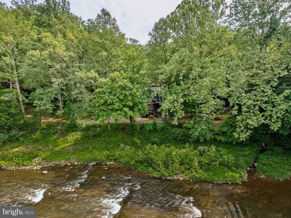 Great Cacapon, WV 25422,320 ROCKCLIFF LN