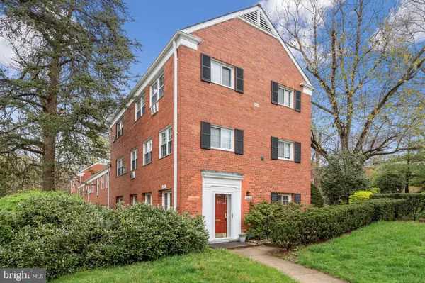 3463 MARTHA CUSTIS DR, Alexandria, VA 22302