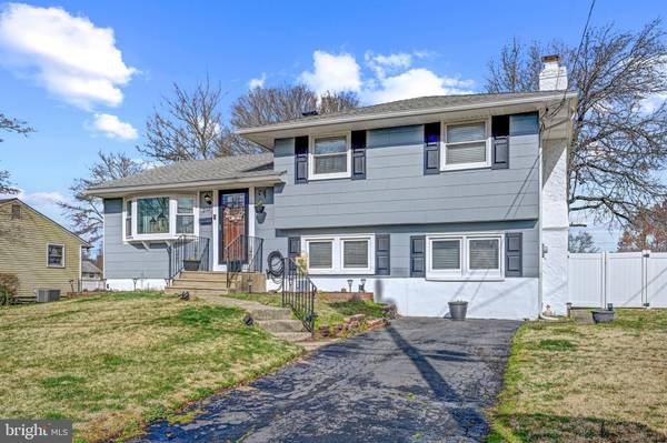 313 HILLCREST AVE, Blackwood, NJ 08012