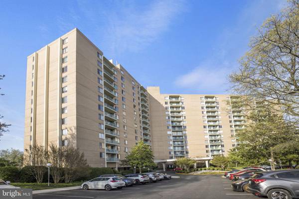 501 SLATERS LN #824, Alexandria, VA 22314