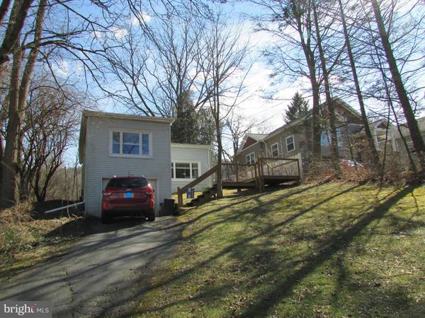 294 E PINE GROVE RD, State College, PA 16801